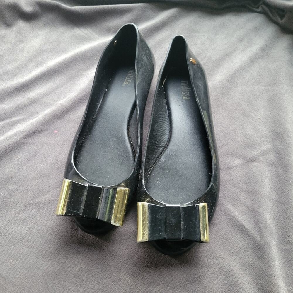 Melissa Space Love Bow II Flats Womens 7 Black Gold Accent Slip On‎ Rubber Shoes